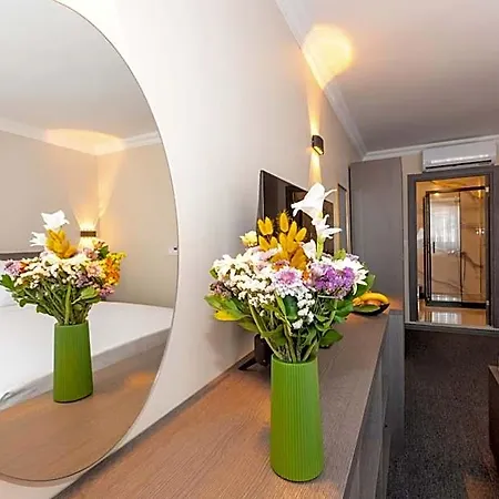 Mays Hotel
